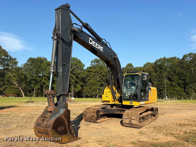 2021 John Deere 210G LC excavator - ES8101