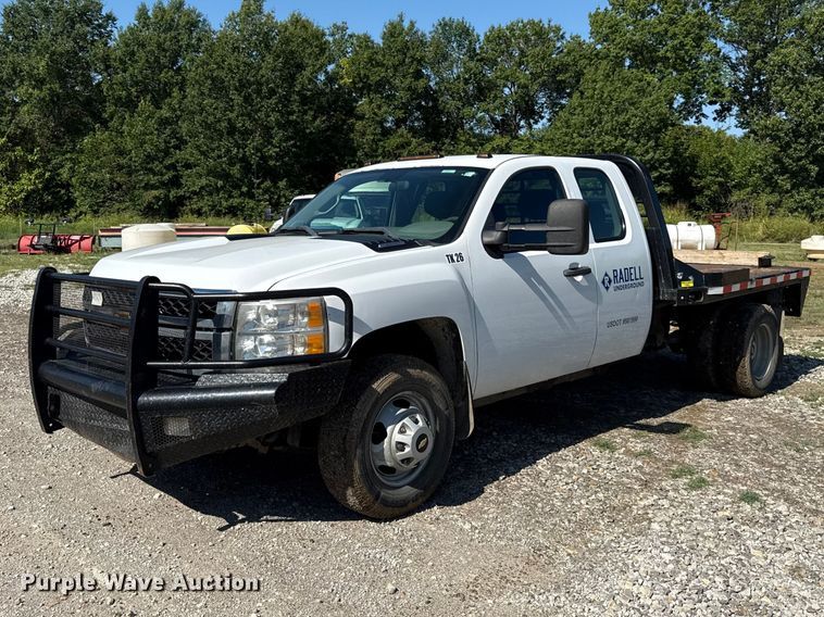 2013 Chevrolet Silverado 3500HD Ext. Cab flatbed pickup truck - EV6192