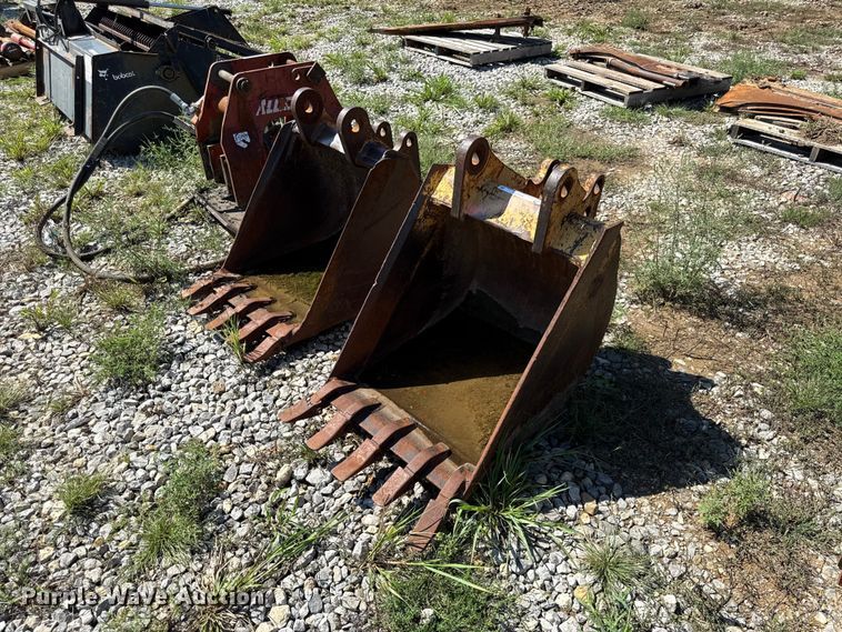 (2) 24" W backhoe buckets - EV6196