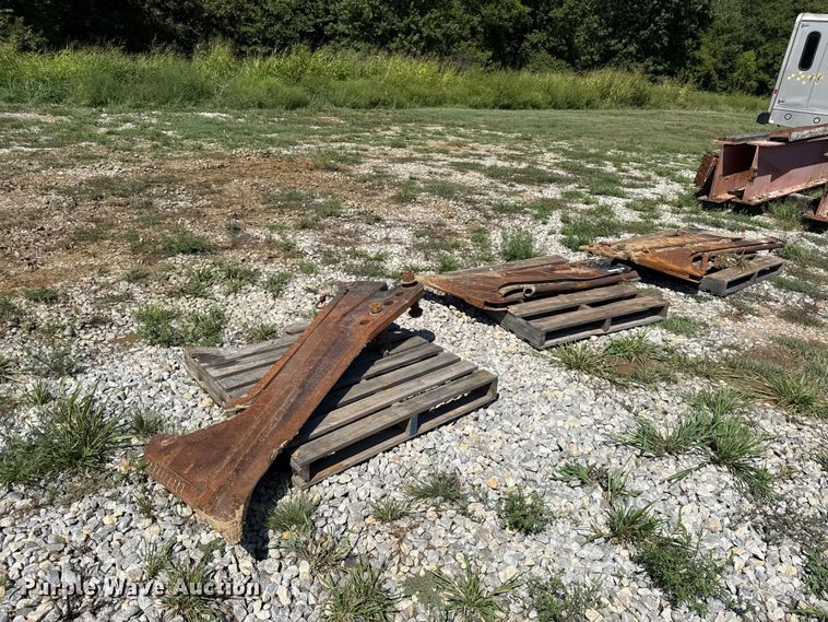 (3) vibratory plow blades - EV6199