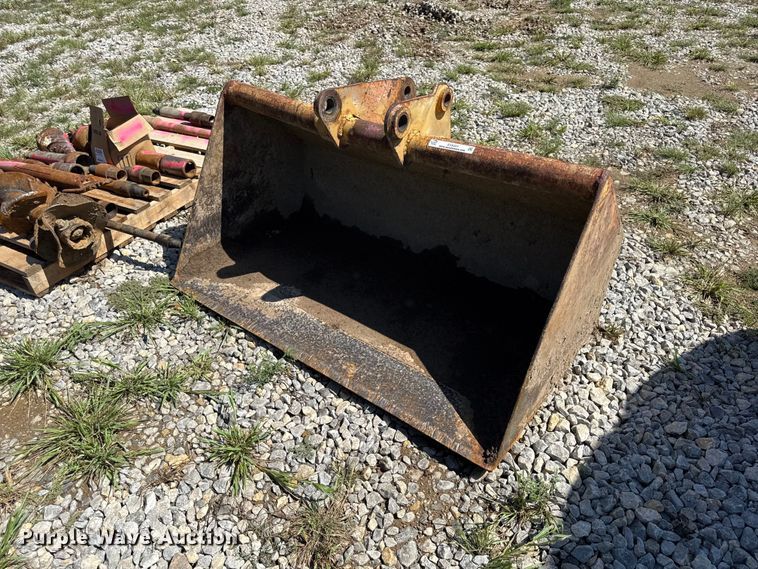 60" W backhoe bucket - EV6201