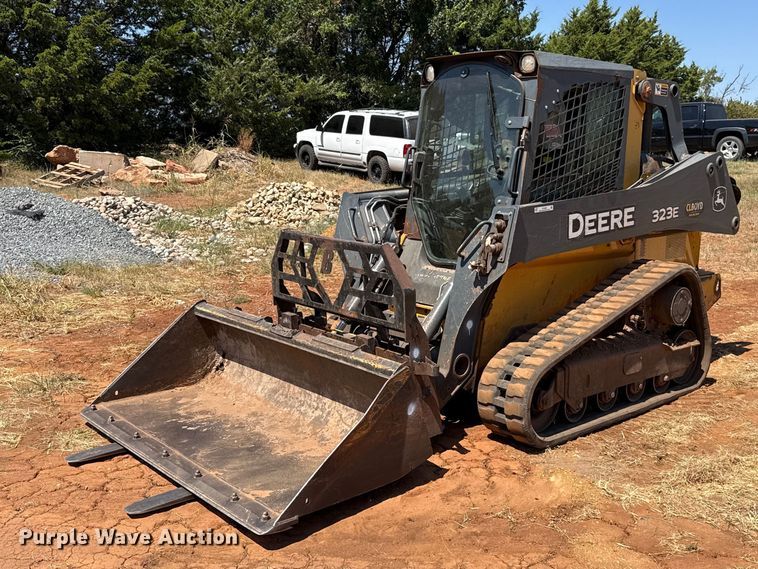 2018 John Deere 323E tracked skid steer loader - FC4265