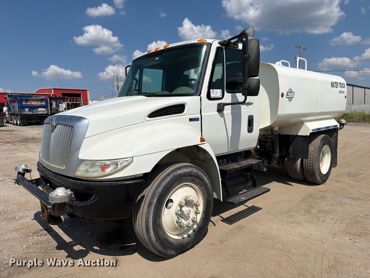 2013 International DuraStar 4300 water truck - FI0403