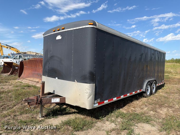 1997 Cargo Mate enclosed cargo trailer with pipe fusing machine - FJ0519