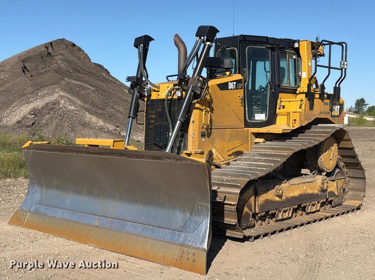 2017 Caterpillar D6T dozer - FJ0525