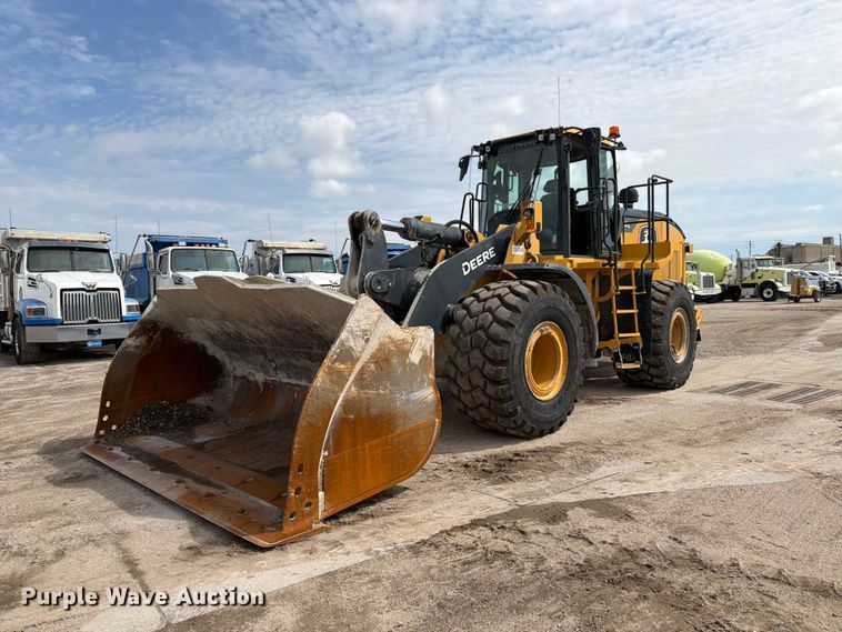 2020 John Deere 824L wheel loader - FK3702