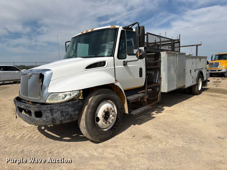 2004 International 4300 utility / service truck - FK3722