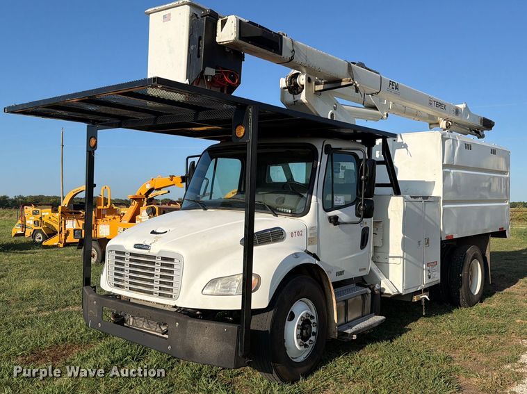2011 Freightliner Business Class M2 forestry bucket truck - FK5147