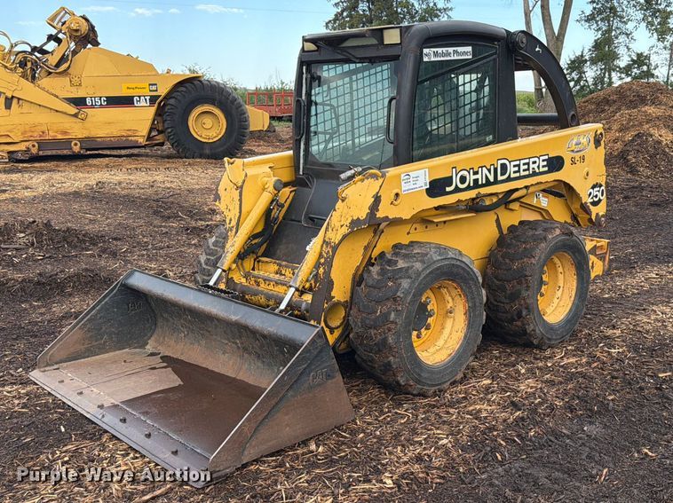 2002 John Deere 250 skid steer loader - FP3052