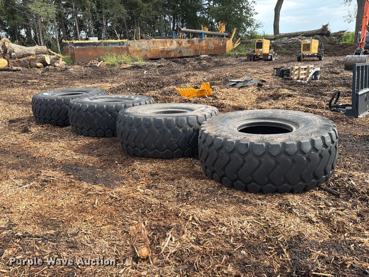 (4) Michelin XHA 23.5R25 tires - FP3056