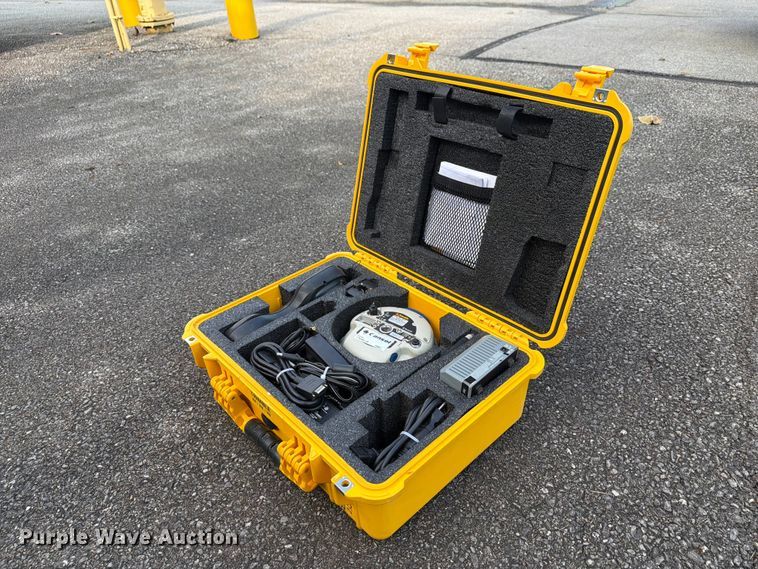 Trimble R4 surveying equipment - FT3008