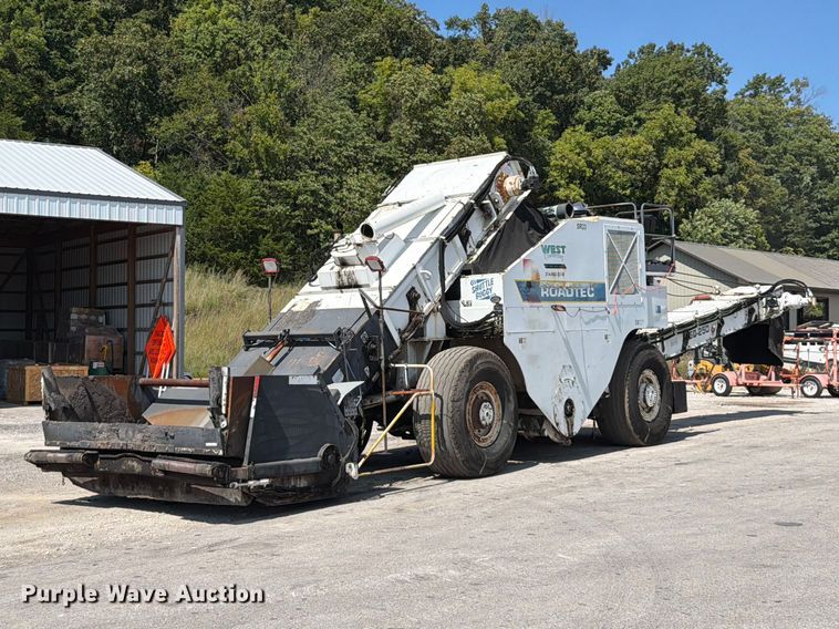 Roadtec SB-2500C material transfer vehicle - FT6230