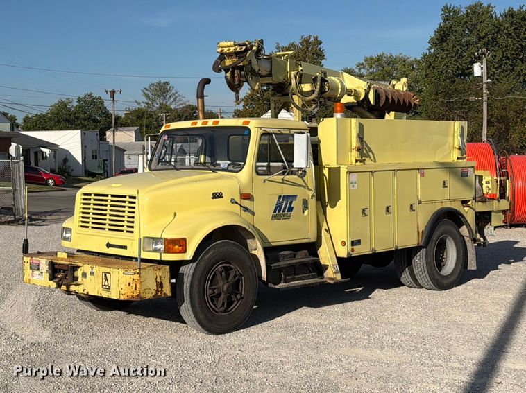 1998 International 4700 digger derrick truck - FT6260