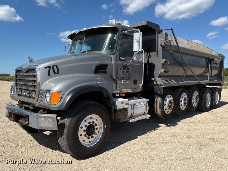 2005 Mack CV713 dump truck - FT8089