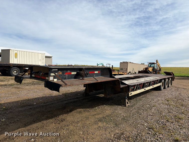 1977 Fontaine drop deck equipment trailer - FT8102