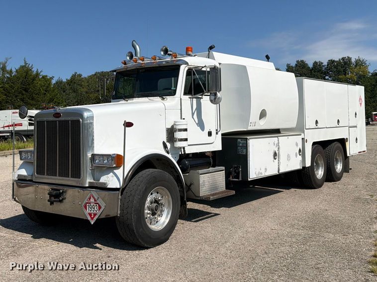 2001 Peterbilt 378 fuel / lube truck - FU4597