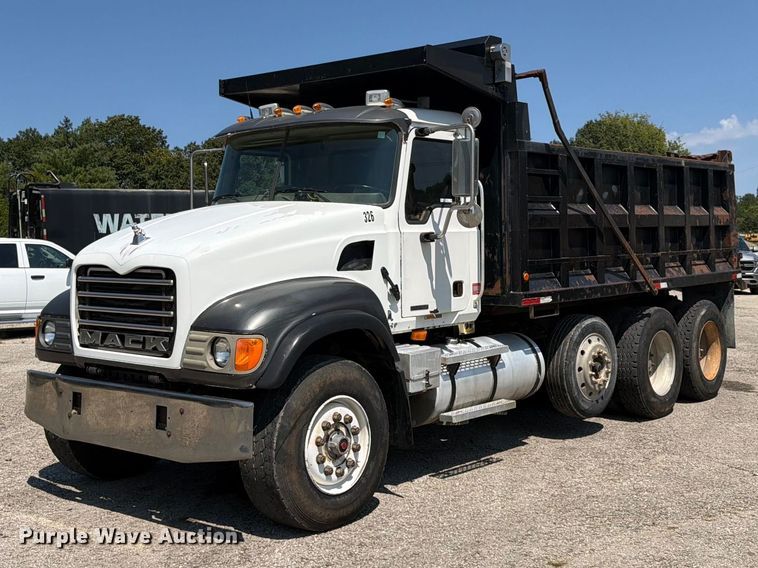 2003 Mack CV 713 dump truck - FU4598