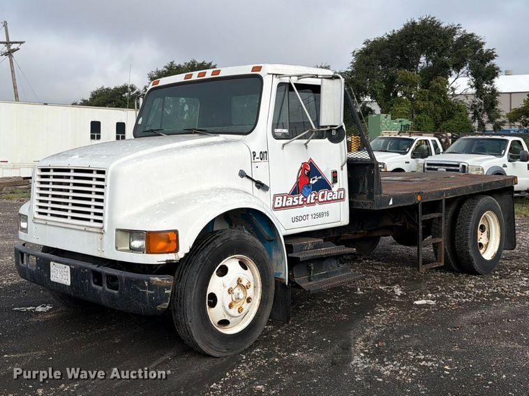 1991 International 4700 flatbed truck - FU4664