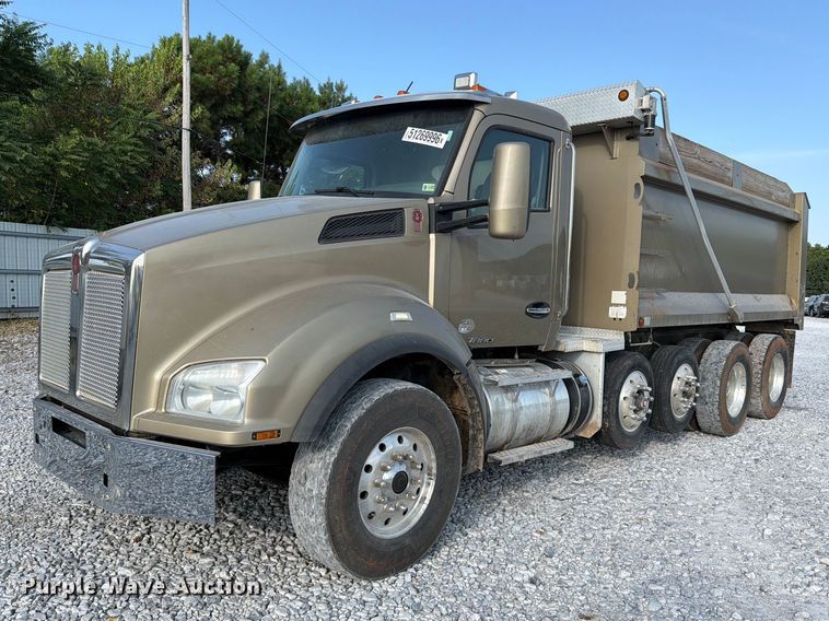 2018 Kenworth T880 dump truck - YA3373
