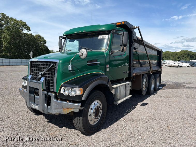 2017 Volvo D13 dump truck - YA4302