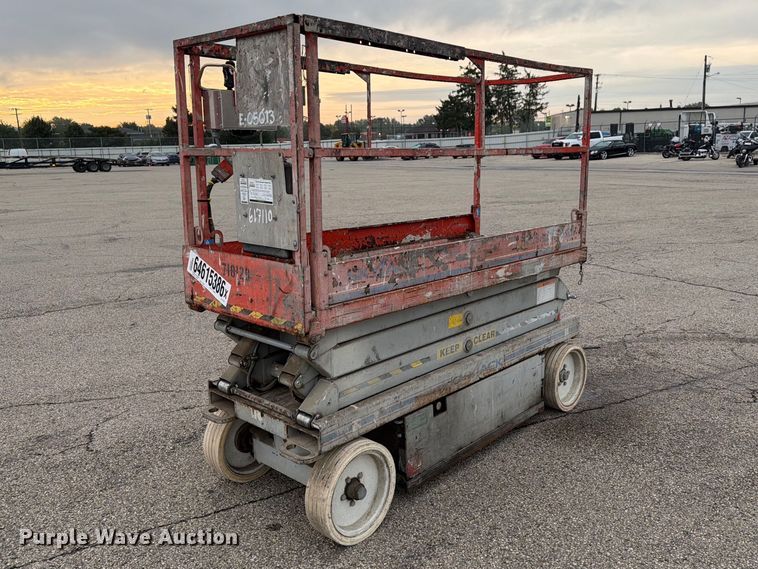 2005 SkyJack SJ3220 scissor lift - YA4565