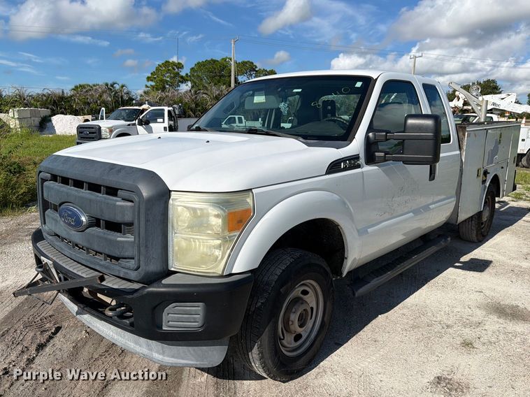 2015 Ford F250 Super Duty Ext. Cab utility bed pickup truck - DV7326