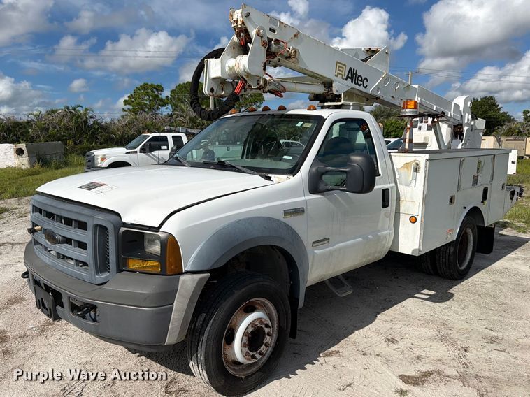 2007 Ford F550 bucket truck - DV7328