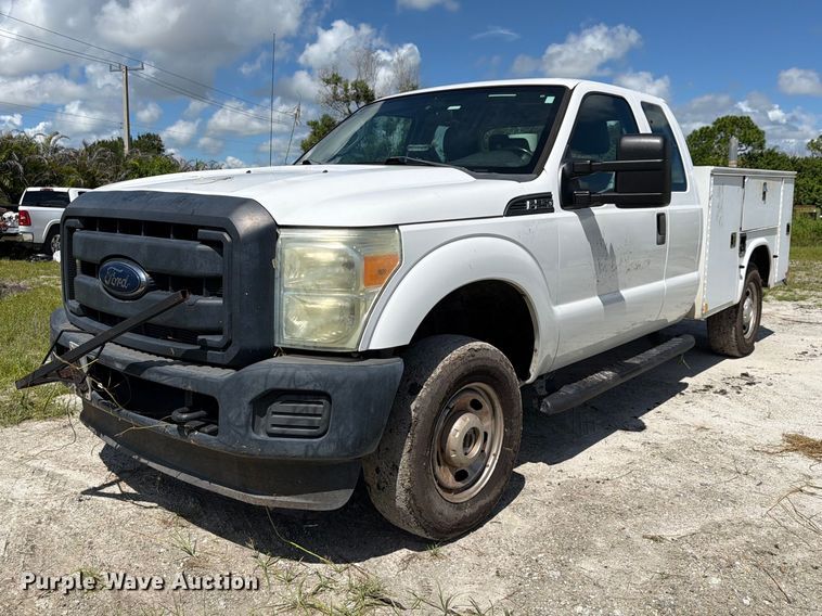 2015 Ford F250 Super Duty Ext. Cab utility bed pickup truck - DV7330