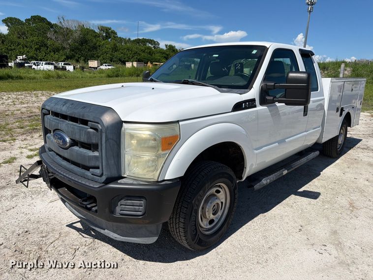 2015 Ford F250 Super Duty Ext. Cab utility bed pickup truck - DV7338
