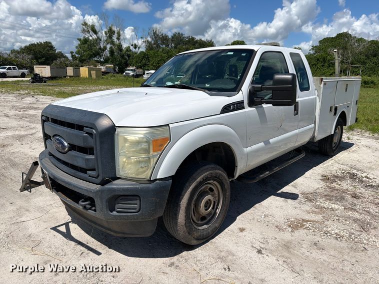 2015 Ford F250 Super Duty Ext. Cab utility bed pickup truck - DV7339
