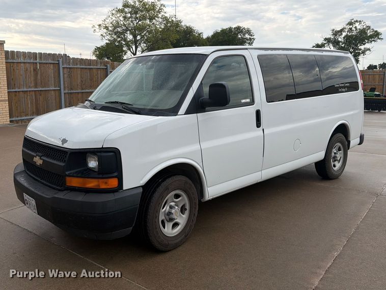2003 Chevrolet Express 1500 van - DY3411