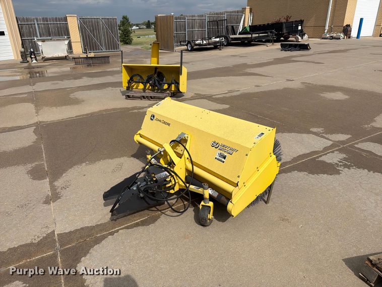 John Deere broom - DY3414