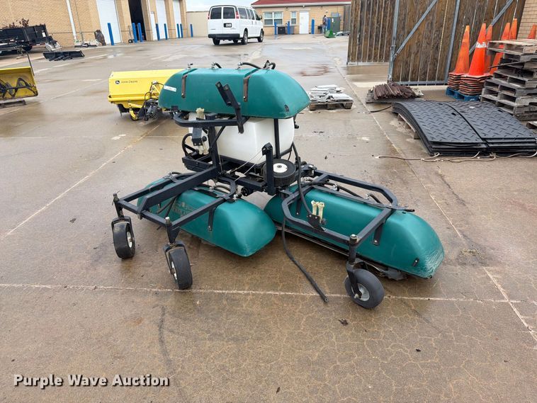 Prolawn Spray Shield turf sprayer - DY3422