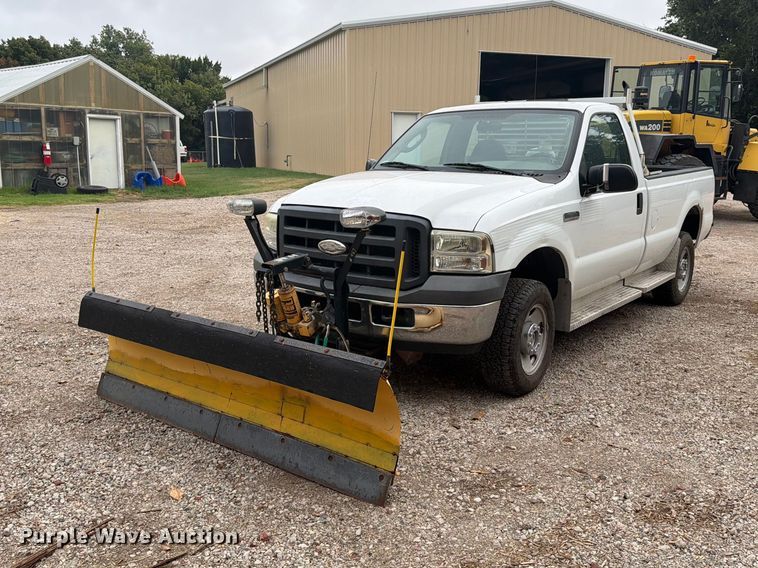 2005 Ford F250 Super Duty pickup truck - DY3427