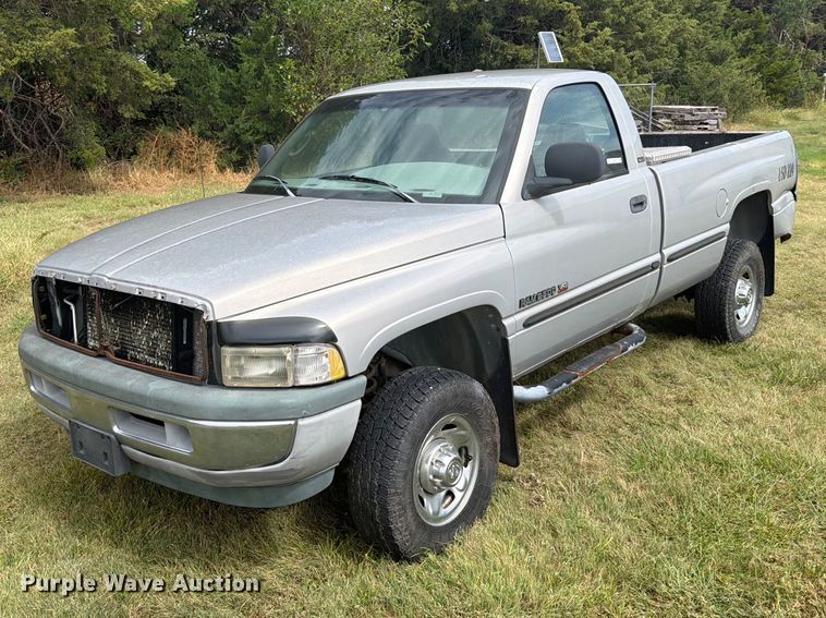 1999 Dodge Ram 2500 pickup truck - DY3457