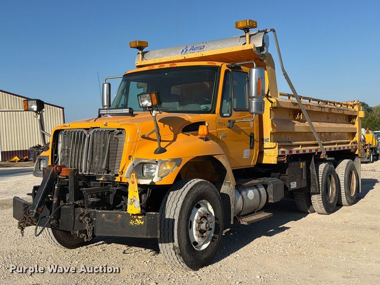 2007 International 7400 dump truck - DZ4742