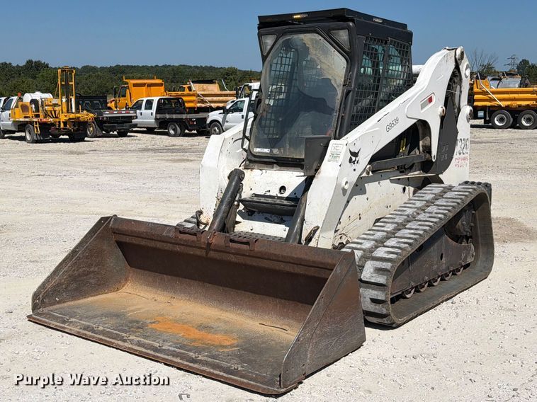 2009 Bobcat T320 tracked skid steer loader - DZ4749