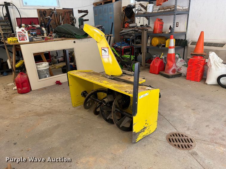 John Deere snow blower - DZ4768