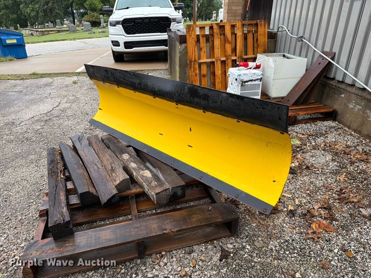 Moose Plow 72" W snow plow - DZ4781