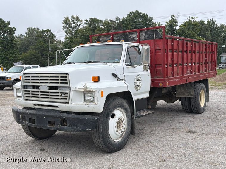 1991 Ford F700 grain truck - DZ4880