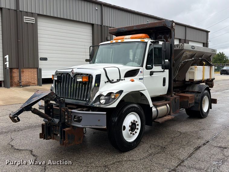 2009 International WorkStar 7300 hook lift truck - EO8740