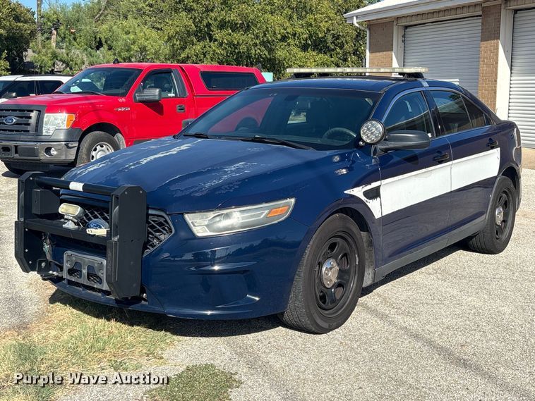 2015 Ford Taurus Police Interceptor Police vehicle - ES8131