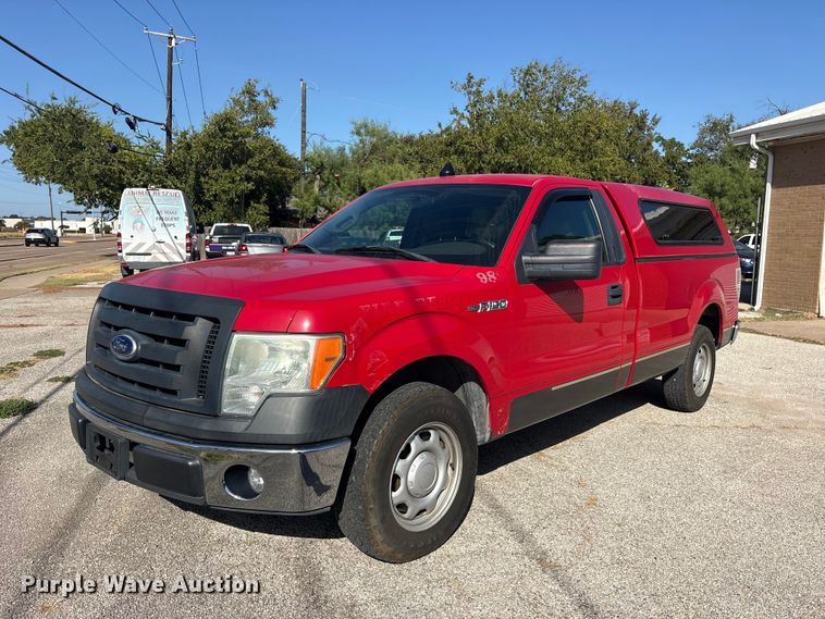 2010 Ford F150 pickup truck - ES8133