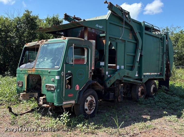 2002 Peterbilt refuse truck - ET6493