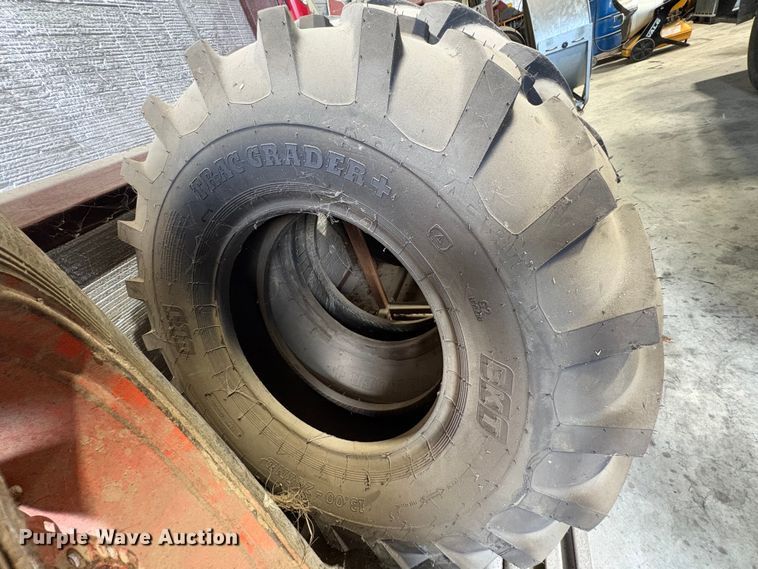 BKT Trac Grader+ 13.00-24IND tire - EU0700