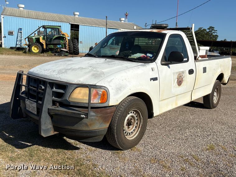 1997 Ford F150 pickup truck - EU0826