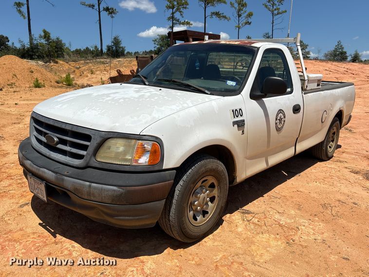 2001 Ford F150 pickup truck - EU0834