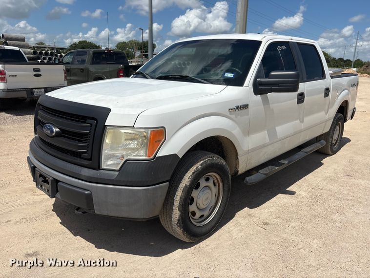 2013 Ford F150 pickup truck - EU0845