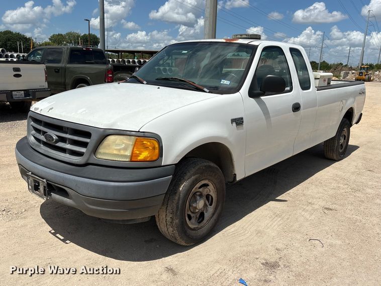 2004 Ford F-150 Heritage Ext. Cab pickup truck - EU0847