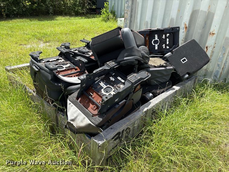 (14) pickup truck seats - EU0861